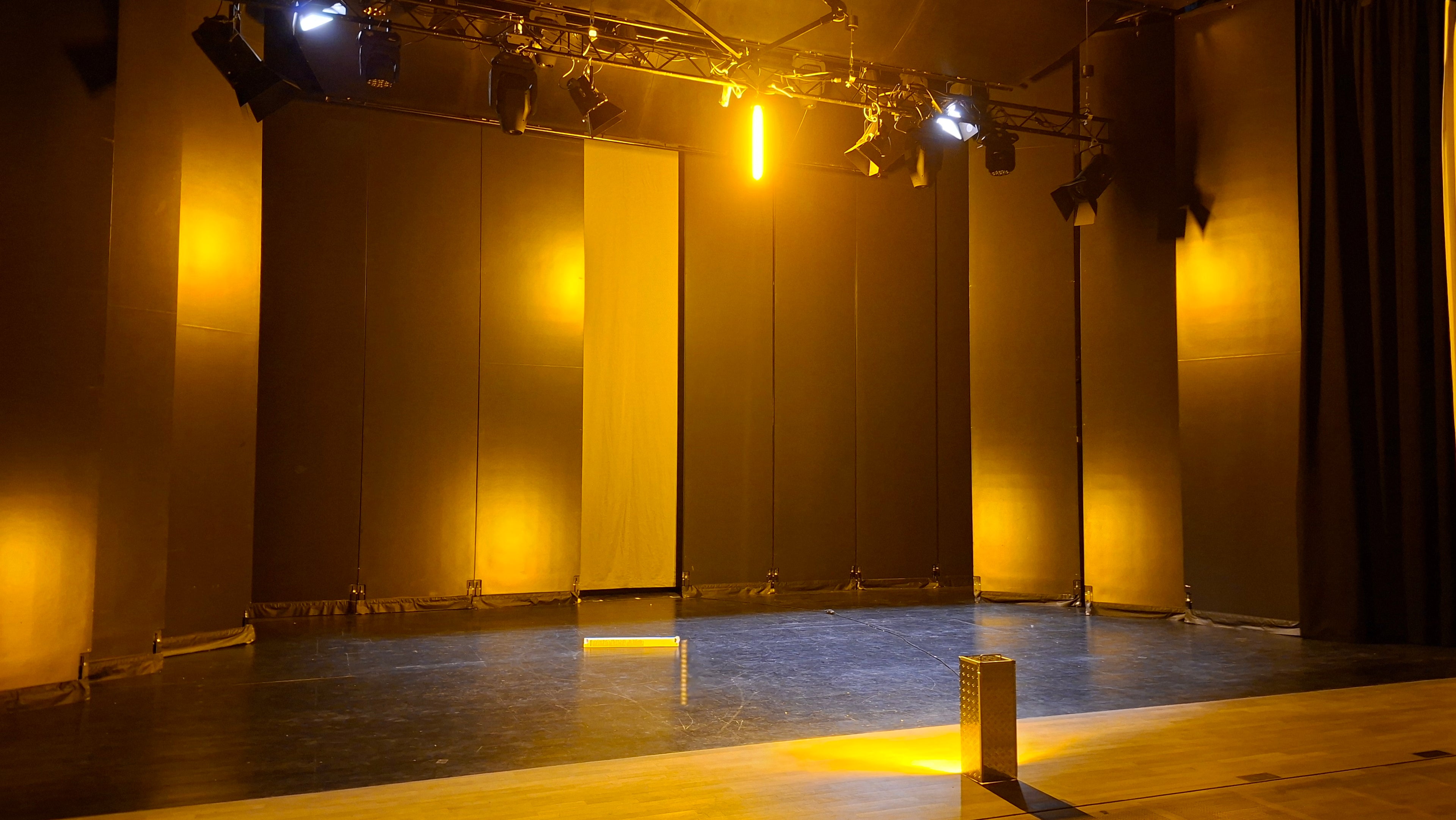 SOX low-pressure sodium lamp integrated into professional stage lighting design to create high-contrast monochromatic amber theatrical effects.